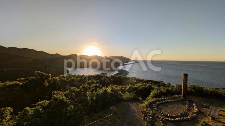 甑島の長目の浜展望所で見た日の入り 夕空,夕暮れ,夕焼けの写真素材