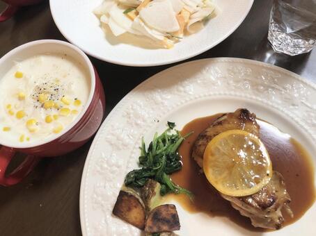 チキングリルレモンとコーンスープ おかず,食事,グルメの写真素材