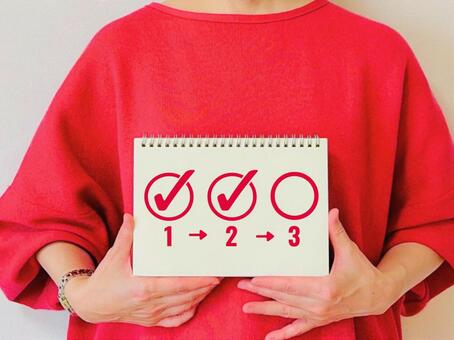 順番にやることを達成していく チェックリスト,チェック,順番の写真素材