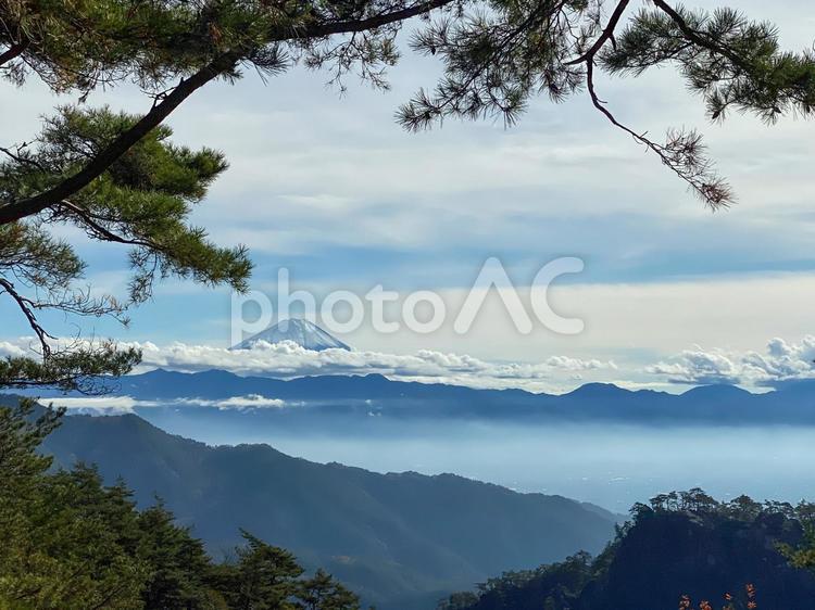 昇仙峡から見た富士山 富士山,昇仙峡,松の写真素材