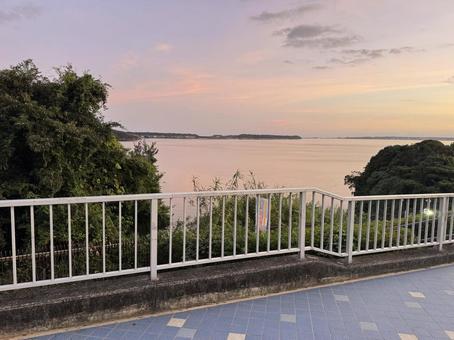 浜名湖SAの夜景と湖面の灯り 浜名湖SAの夜景と湖面の灯り 浜名湖,浜名湖サービスエリア,浜松市の写真素材