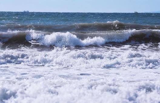 立ち上がる波が印象的な海の景色 水面,夏,風景の写真素材