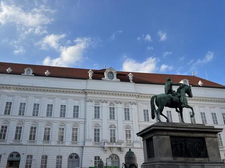 ヨーゼフ広場前　ヨーゼフ2世騎馬像 ヨーゼフ広場,建物,王宮の写真素材