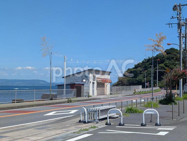 例祭前の夏の海沿いの道 例祭前の夏の海沿いの道 神社,例祭,夏の写真素材