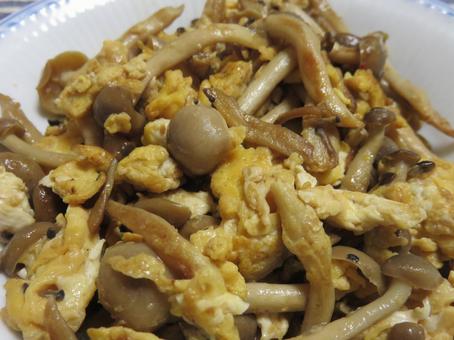 しめじと卵炒め しめじと卵炒め 炒め物,シメジ,卵の写真素材