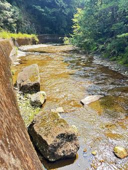 川　山　自然　田舎 河川敷,春,川の写真素材