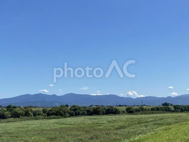 夏の青と緑のコントラスト 夏,空,山の写真素材