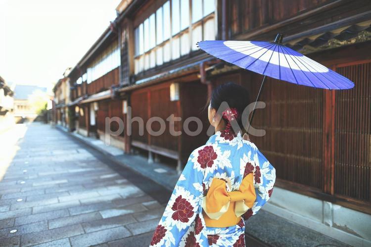 金沢 ひがし茶屋街と着物姿の女性 ひがし茶屋街,茶屋街,東茶屋町の写真素材