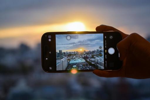 画面越しの夕日 景色,夕日,夕焼けの写真素材