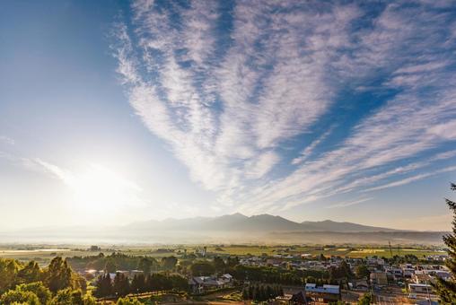 早朝の中富良野町の写真
