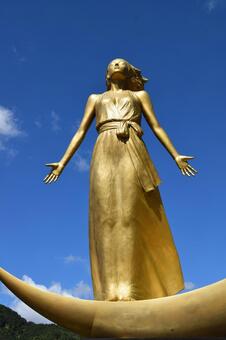 月の女神 ダムの守り神 月の女神,女神,ダムの守り神の写真素材