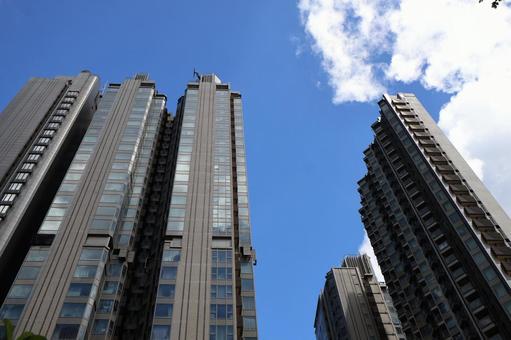 青空と白い雲と高層ビルの香港の街並み 青空,白い,雲の写真素材