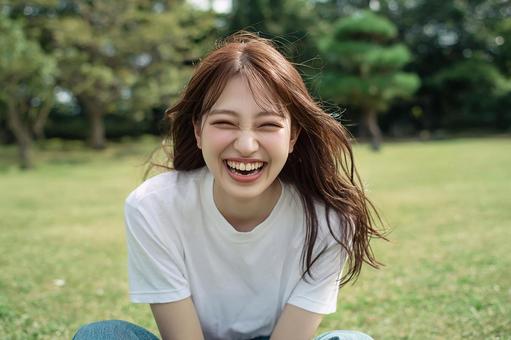 満面の笑顔の女性 満面の笑顔の女性の写真