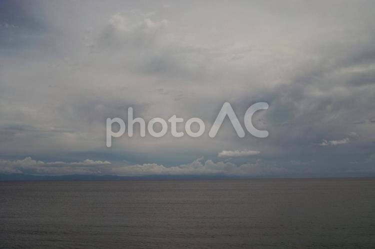 函館大森浜 海,空,曇天の写真素材