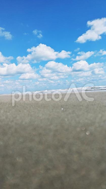あっちまで行きたい 砂浜,砂,水平線の写真素材