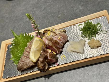 薬味と楽しむカツオのたたき 薬味と楽しむカツオのたたき カツオ,カツオのたたき,鰹の写真素材