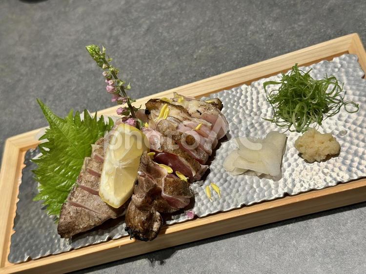 薬味と楽しむカツオのたたき カツオ,カツオのたたき,鰹の写真素材
