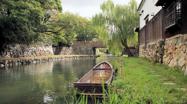 初秋の八幡堀　手漕ぎ和舟と明治橋 八幡堀,初秋,手漕ぎ和舟の写真素材