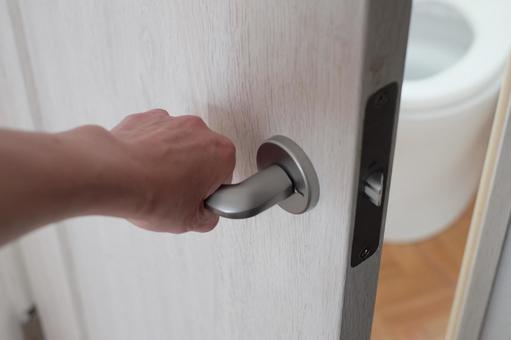 扉を開ける手 左手,掴む,女性の写真素材