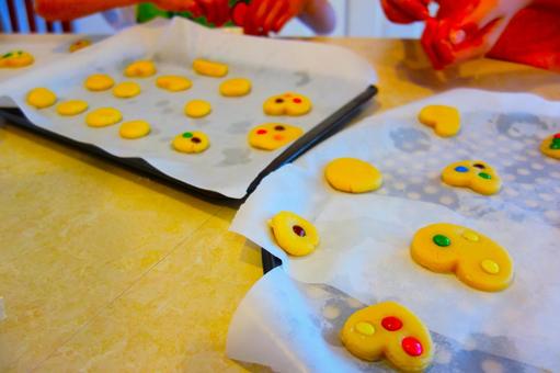 子どもとお菓子作り 5 子どもとお菓子作り 5 お菓子,クッキー,手作りの写真素材