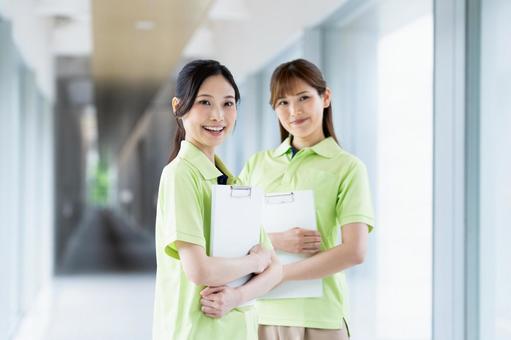 介護福祉士の若い女性 介護福祉士の若い女性 介護,介護福祉士,介護士の写真素材