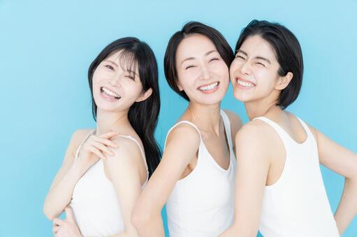 ミドル女性のスキンケア スキンケア,笑顔,楽しいの写真素材