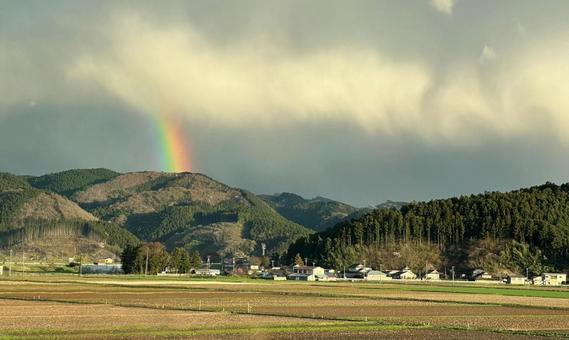 山から吹きだす虹 山から吹きだす虹の写真