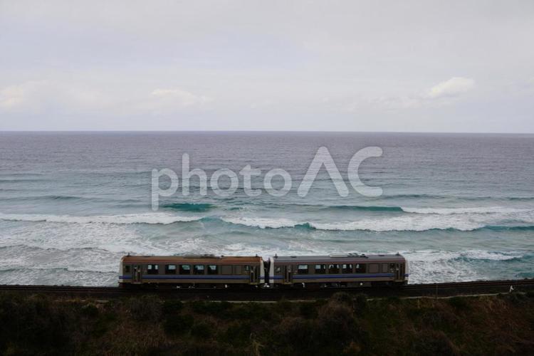 海　電車　風景 海,日本海,日本の写真素材