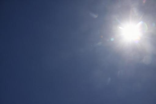 ブラジルの夏の太陽と青空 ブラジルの夏の太陽と青空の写真