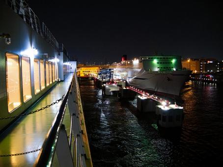 夜の船出 フェリー,船,船出の写真素材