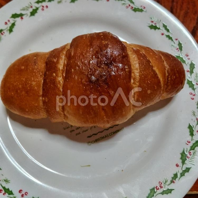 塩バターロールパン～ゴマを散らして パン屋さんのパン,パン,塩バターロールの写真素材