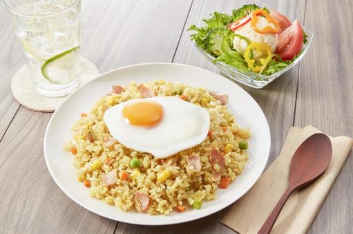 ドライカレー カレーピラフ 目玉焼き ドライカレー カレーピラフ 目玉焼き ドライカレー,カレーピラフ,目玉焼きの写真素材