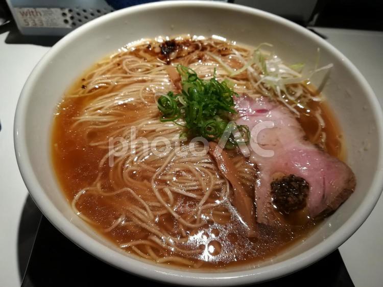金色不如帰しょうゆラーメン おいしい,お肉,スープの写真素材