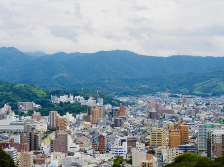 松山城から見下ろす松山市東部市街地2 松山城から見下ろす松山市東部市街地2 松山市,地方都市,都市の写真素材