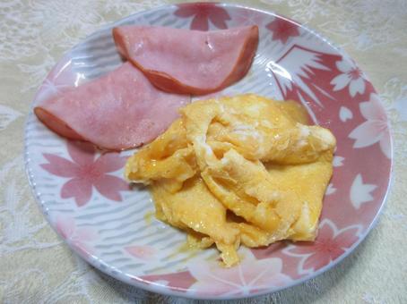 卵焼きと焼きハム 卵焼きと焼きハム 卵焼き,玉子,ハムの写真素材