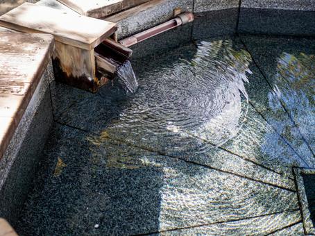 足湯の注ぎ口 足湯,温泉,温かいの写真素材