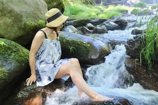 水遊び 水遊び 水遊び,川,ポートレートの写真素材