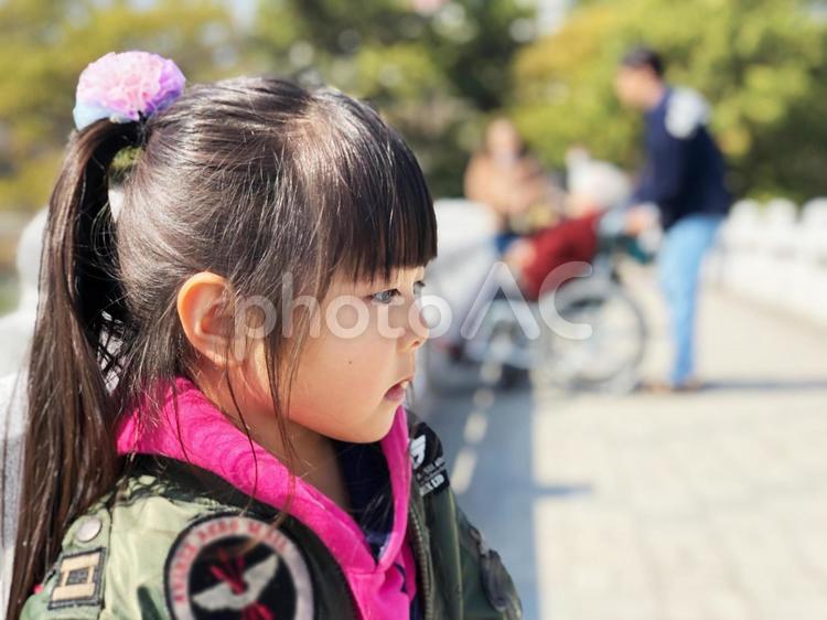 子供と介護 介護,子供,シニアの写真素材