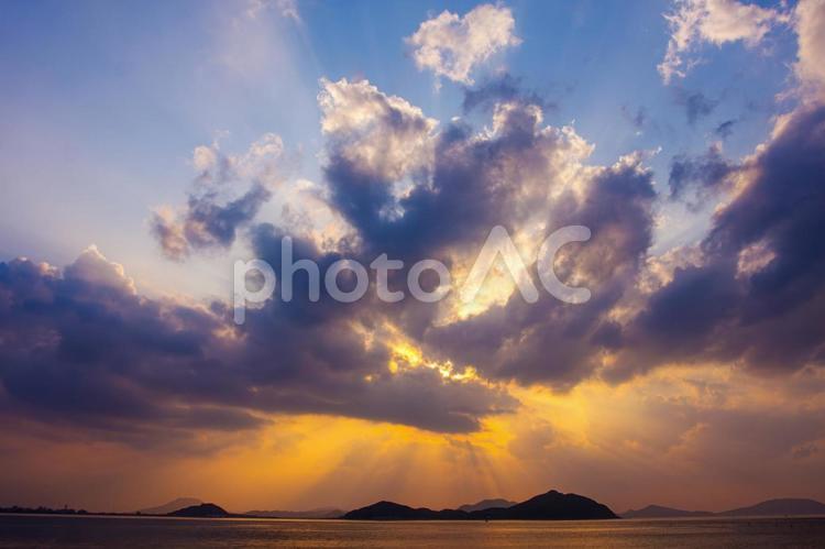 夕焼け空 海,夕景,夕焼けの写真素材