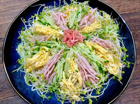 ブロッコリースプラウトの冷やし中華② 冷やし中華,冷たい麺,ブロッコリースプラウトの写真素材