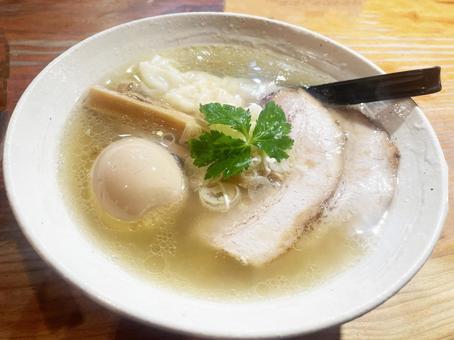 塩ラーメン 塩ラーメンの写真