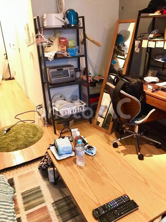 一人暮らし アパート,テーブル,マンションの写真素材