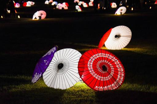 岡山後楽園のライトアップされた和傘 岡山後楽園のライトアップされた和傘 岡山後楽園,秋の幻想庭園,ライトアップの写真素材