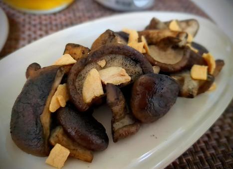 椎茸ガーリック焼き 椎茸,きのこ,ガーリックの写真素材