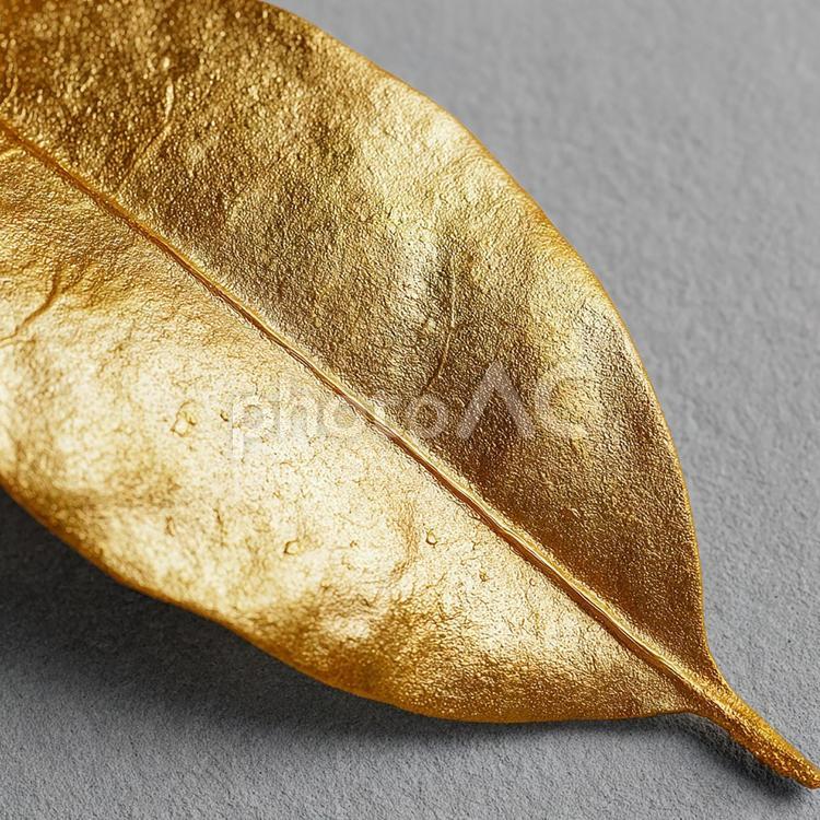 静かに輝く金の葉 葉,葉っぱ,金色の写真素材