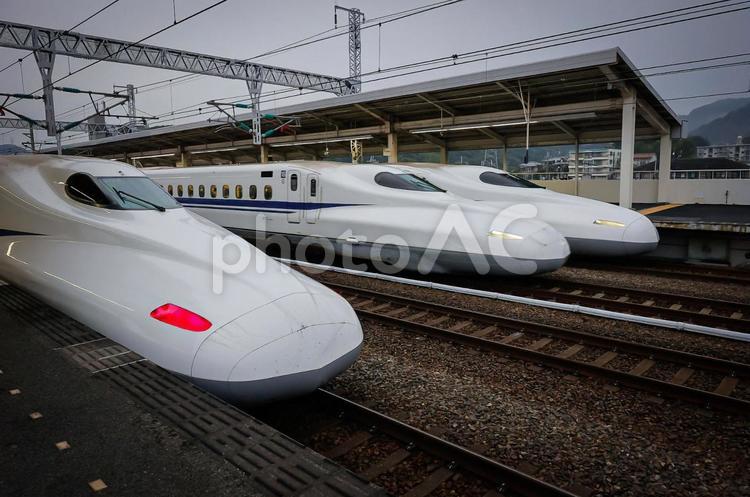 新幹線　三列並び 新幹線,n700a,東海道新幹線の写真素材