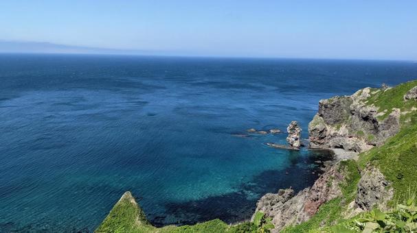 北海道積丹 断崖絶壁と海岸 積丹ブルー,絶景,岬の写真素材