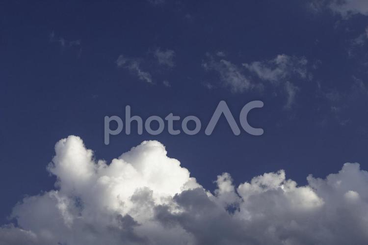 夏の青空ともくもく雲１ 夏,青空,雲の写真素材