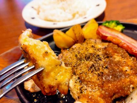 チキンステーキで白飯ランチ チキンステーキで白飯ランチ ランチ,ステーキ,チキンステーキの写真素材
