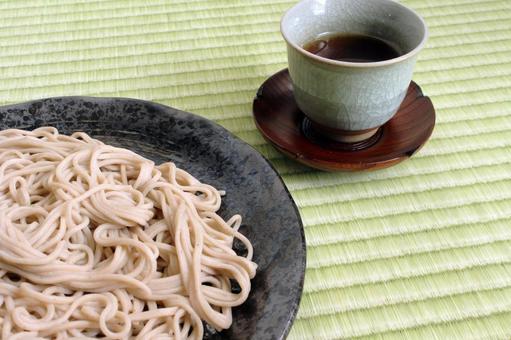 和風ざるそばとそば茶 和風ざるそばとそば茶 そば,ざるそば,茶碗の写真素材